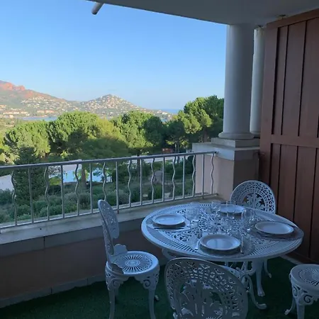 Daire Raphael, Cap Esterel Le Hameau. Vue